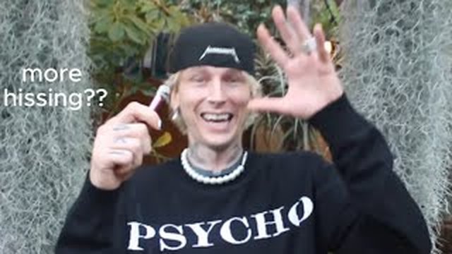 Thumbnail de mgk - r u scared? 